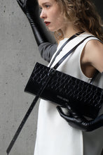 Load image into Gallery viewer, East-West Bag Gae | Black Silver