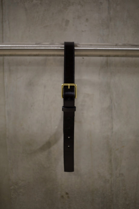 This JANE Belt is perfect for those who like to exude timeless sophistication. Featuring a classic and stylish black and gold buckle, this belt will never go out of style and will remain a wardrobe staple for years to come.