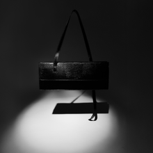 Load image into Gallery viewer, East-West Bag Lina | Black Gold
