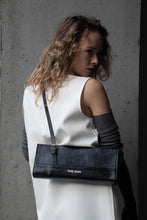Load image into Gallery viewer, East-West Bag Lina | Black Gold
