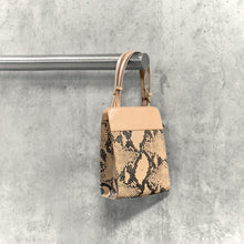 Load image into Gallery viewer, North Bag Ray | Nude Python
