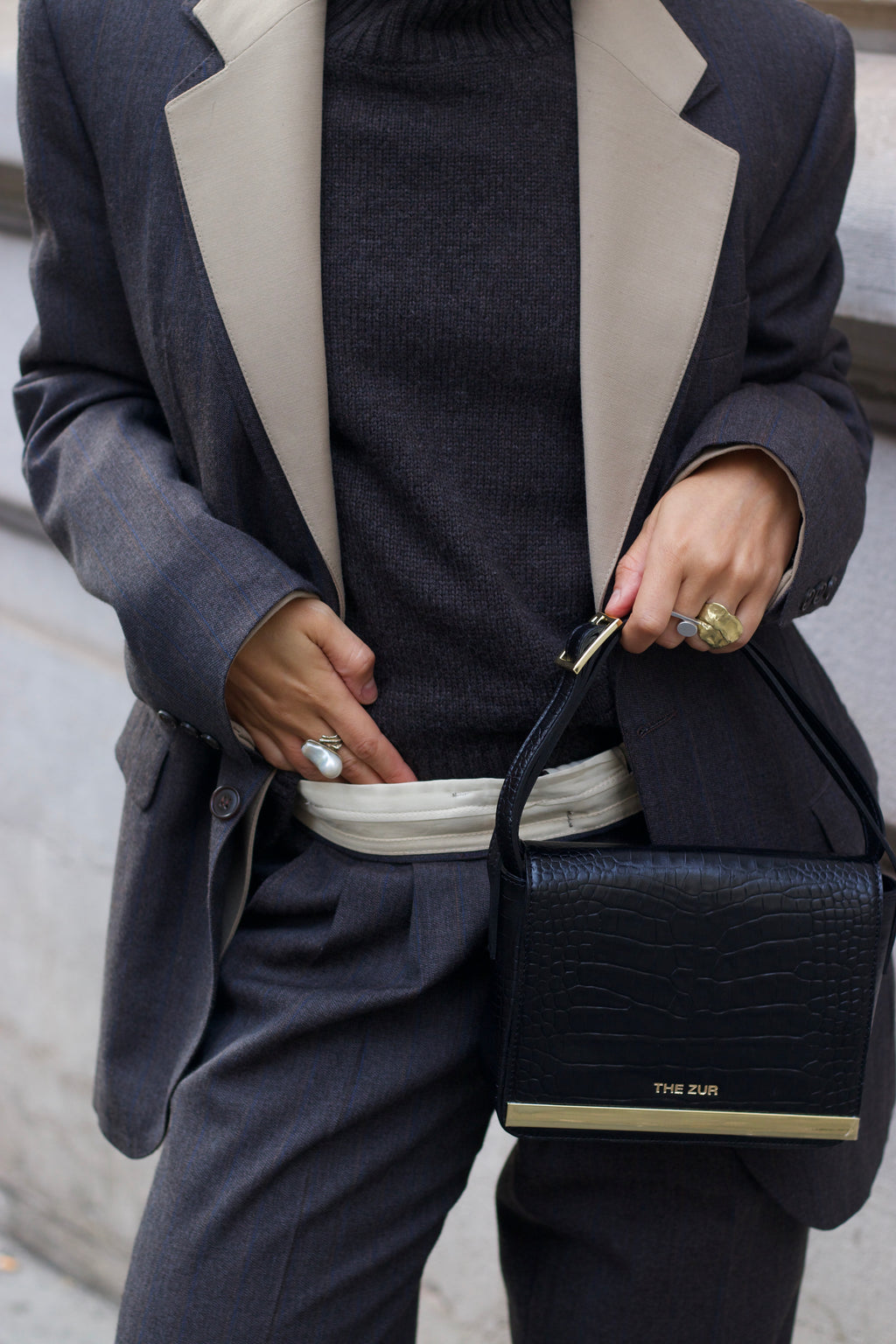 Square | Black Alligator