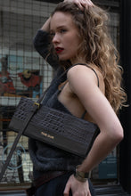 Load image into Gallery viewer, East-West Bag Eileen | Grey Gold
